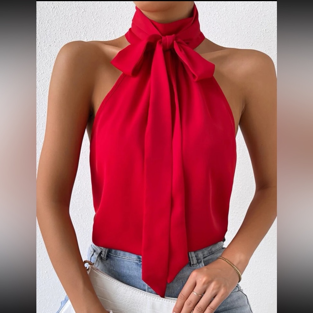 Luxe knot front halter blouse - Picture 2 of 6